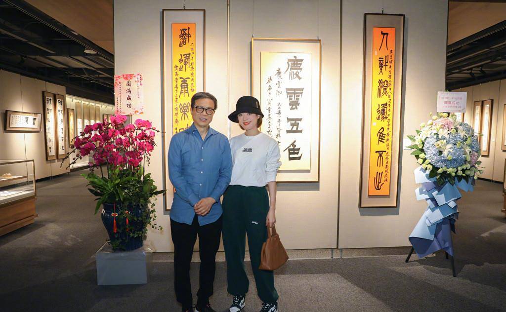 色彩|39岁孙俪被美到了,罕见透视蕾丝裙像29岁,老戏骨依旧是少女身材