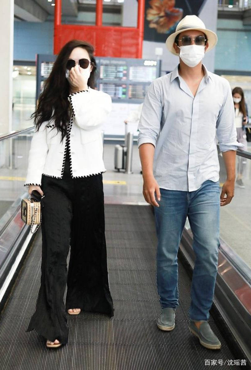 身材|霍思燕携老公走机场，穿小香风外套很精致，站在杜江身后小鸟依人