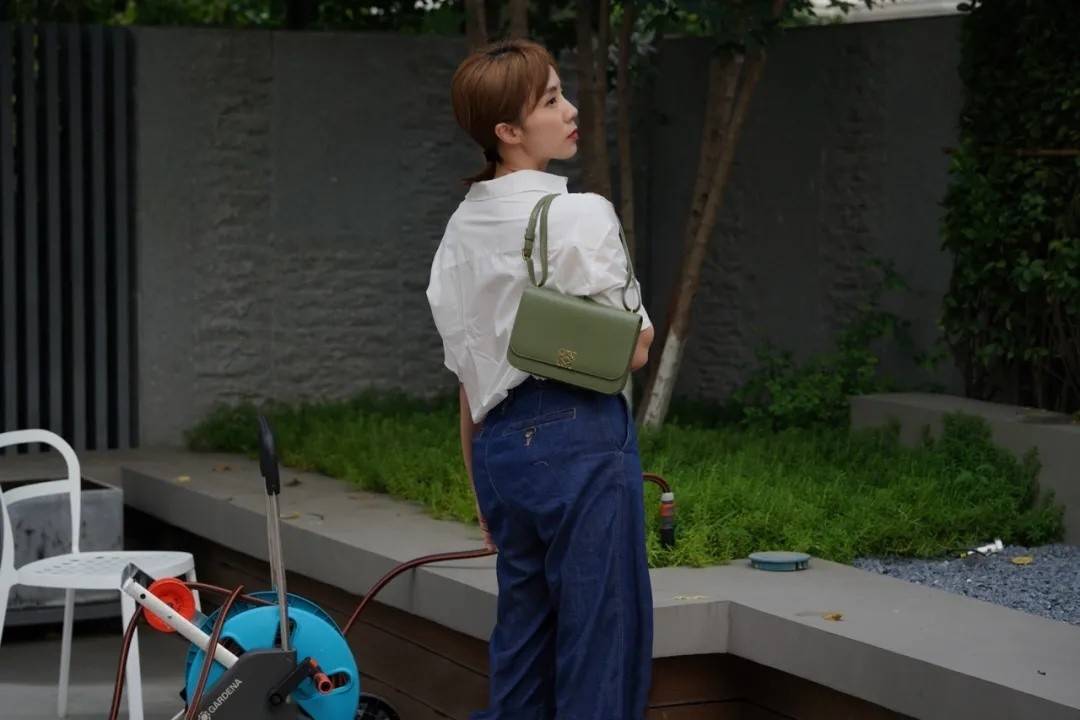 发型|孙莉扮小女生有一套，精致妆容配金色短发，真不像三个孩子的妈