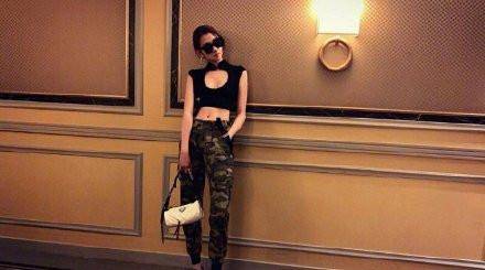 女神|宋佳穿睡衣也时尚,倪妮成街拍女神,论私服穿搭的秘密