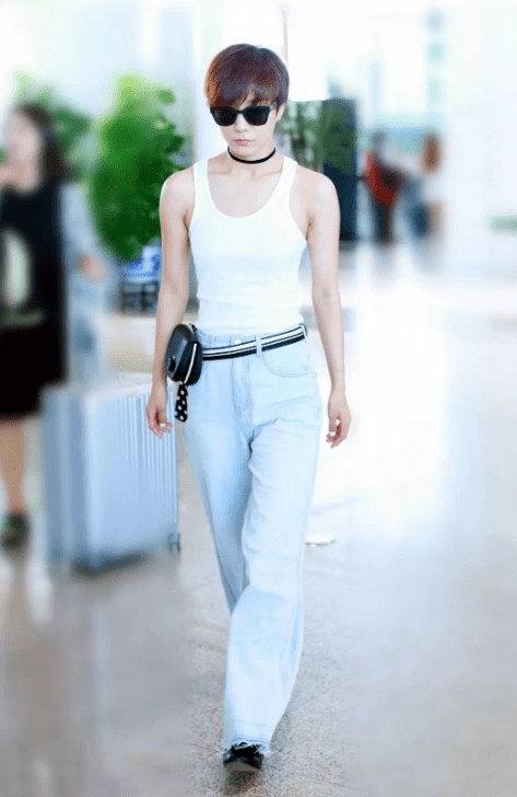 效果|陈法蓉白费心机,闺蜜合照都穿圆领就她穿V领,但选错版型挺显胖