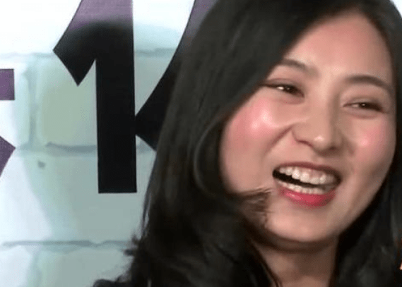 但《甄嬛传》当中我们看到的斓曦身材很好,长相也乖巧,从这部剧之后她