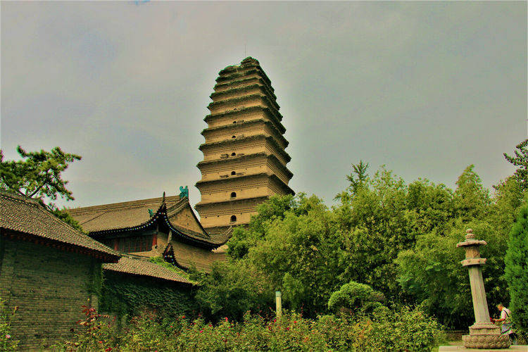 小雁塔：地处曾经的皇家寺庙，如今颇受欢迎