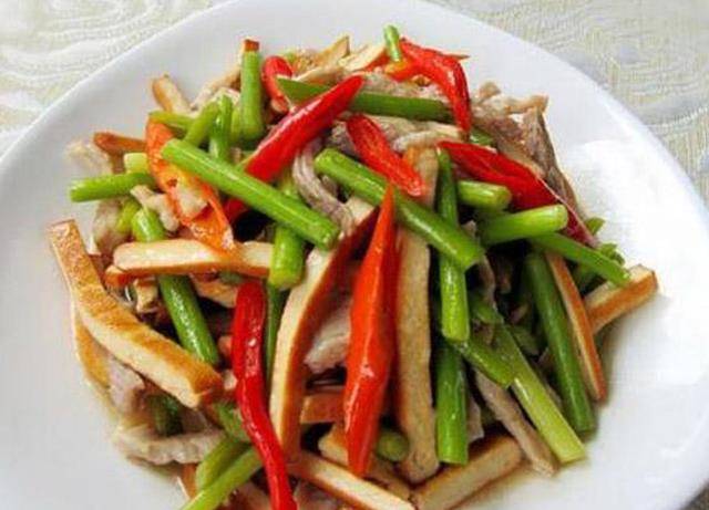 炒什么菜适合放蒜苗 86667675636049c796e942db6eb69229.jpeg