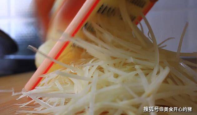 葱花|早饭别去早餐店了,2个土豆5个鸡蛋,营养又美味,比包子还要好吃