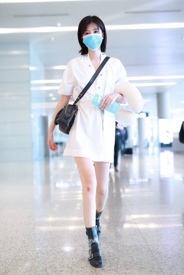 乔欣|乔欣腿长就是任性，完美驾驭老爹衬衫+牛仔靴，这造型太亮眼了