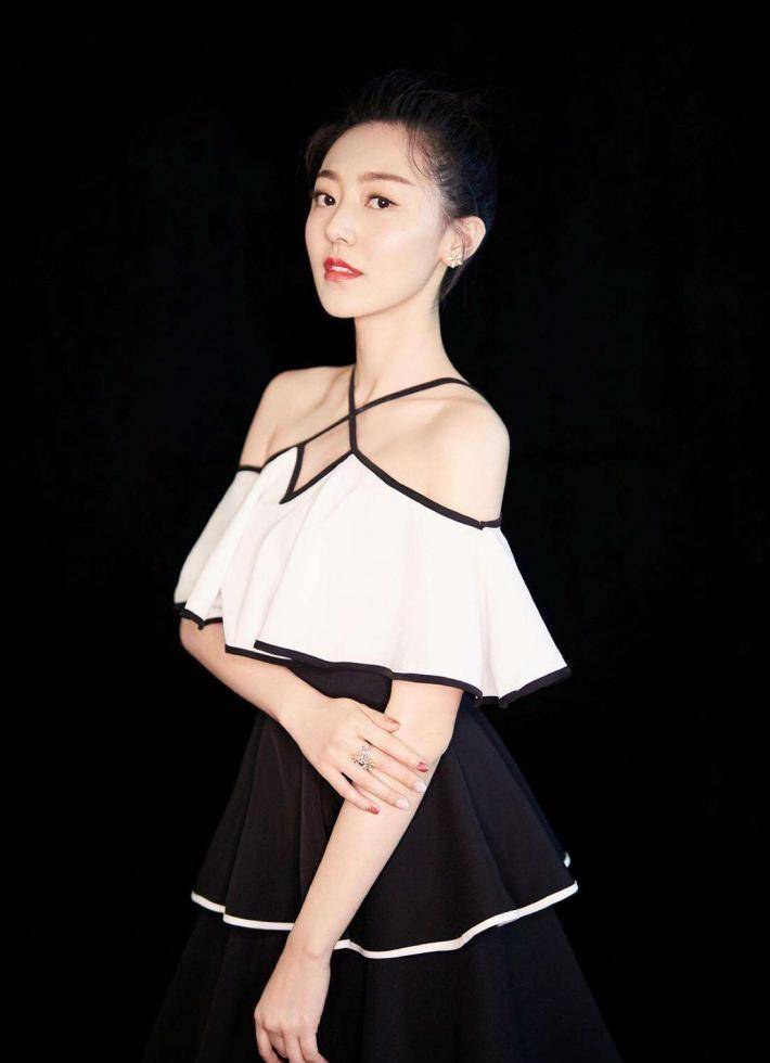 身材|今天的邹凯和高蜜离婚了吗？看黄梦莹戏里戏外，演绎时尚穿搭