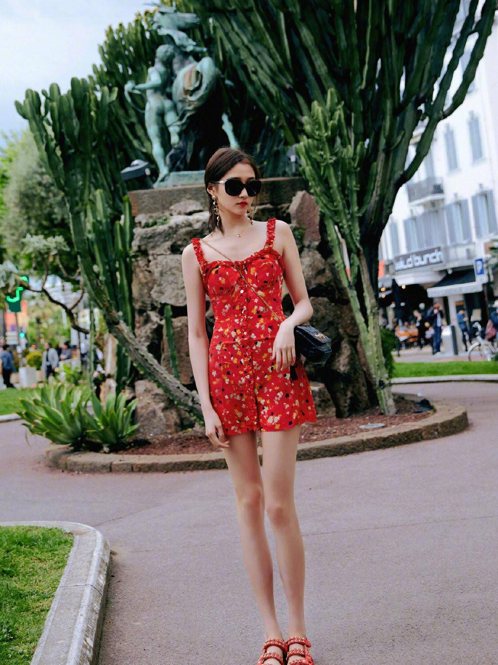 女神|宋佳穿睡衣也时尚,倪妮成街拍女神,论私服穿搭的秘密