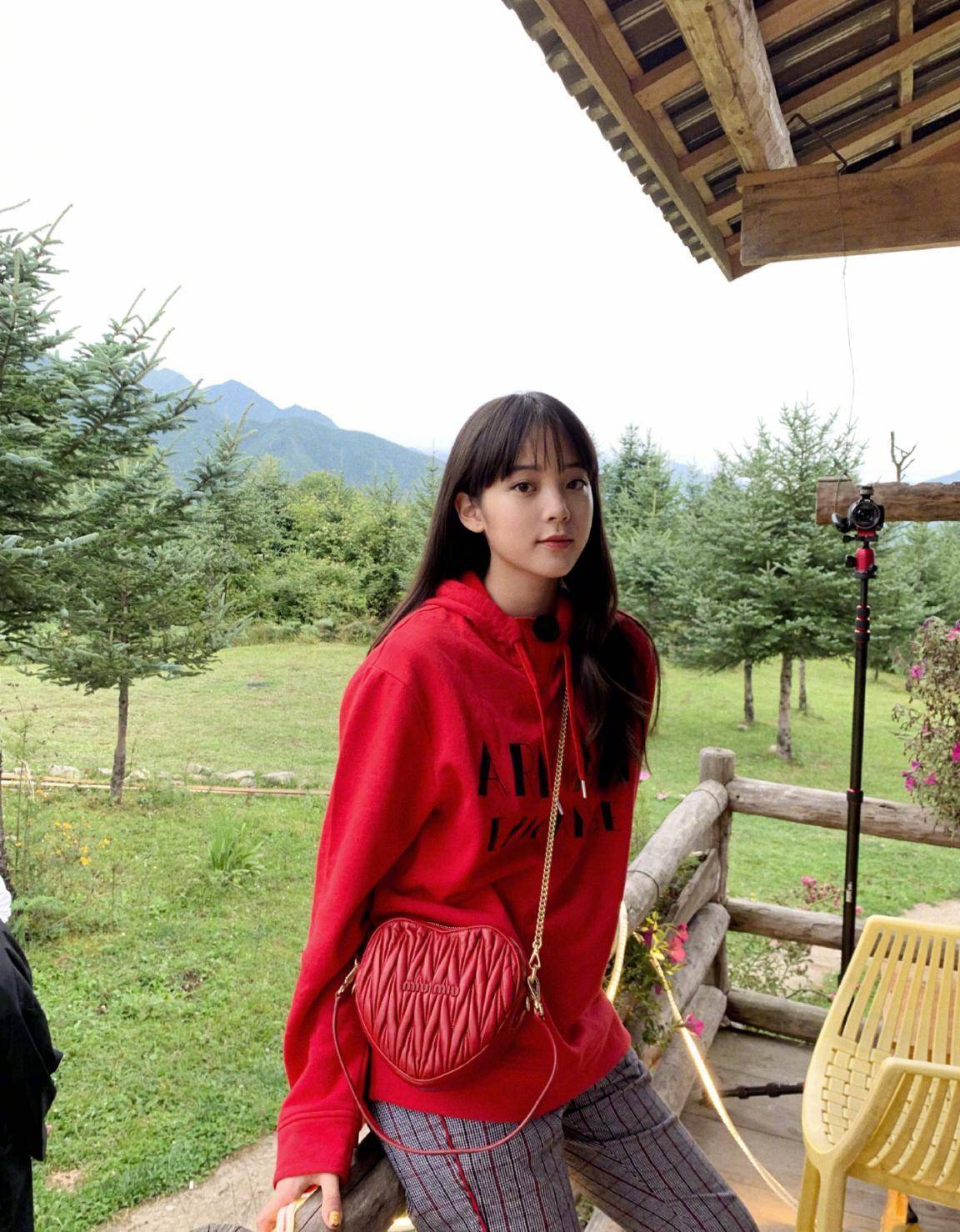 娜比|欧阳娜娜长大了，穿搭风格越来越有品位，与王源大主宰飙戏获赞
