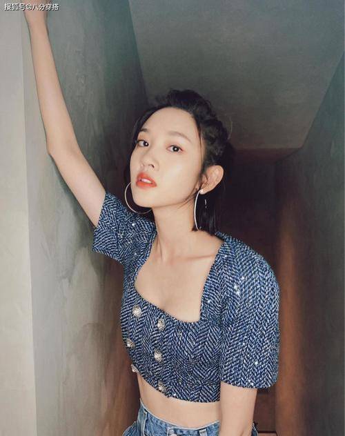 下半身|张若昀真娶到宝了，唐艺昕穿露腰上衣配牛仔裤高挑时髦，甜美俏皮