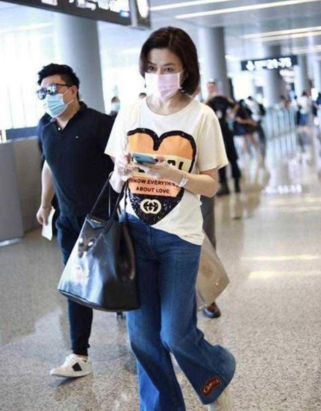 女神|关之琳简直就是不老女神,穿白色公主裙亮相,58岁仍有少女感