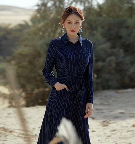 藏蓝色|陈乔恩OL造型化身冷艳女神，穿帅气西装气场超A，确定你有40岁？
