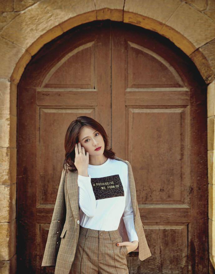 陈乔恩|陈乔恩开启撩人模式!杂志look风情万种,咋看都不像40岁的人!