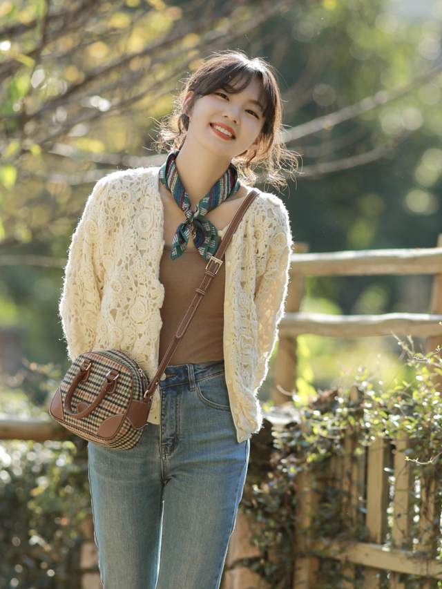 下半身|会穿的人那么多，要怎样穿才不逊色呢？衬衫＋ 牛仔裙简约时尚