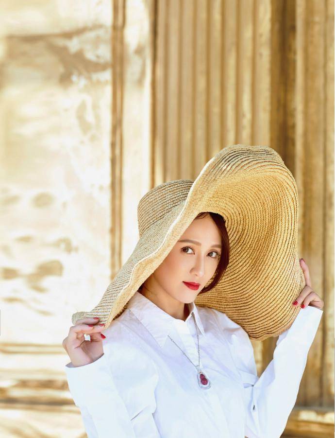 陈乔恩|陈乔恩开启撩人模式！杂志look风情万种，咋看都不像40岁的人！