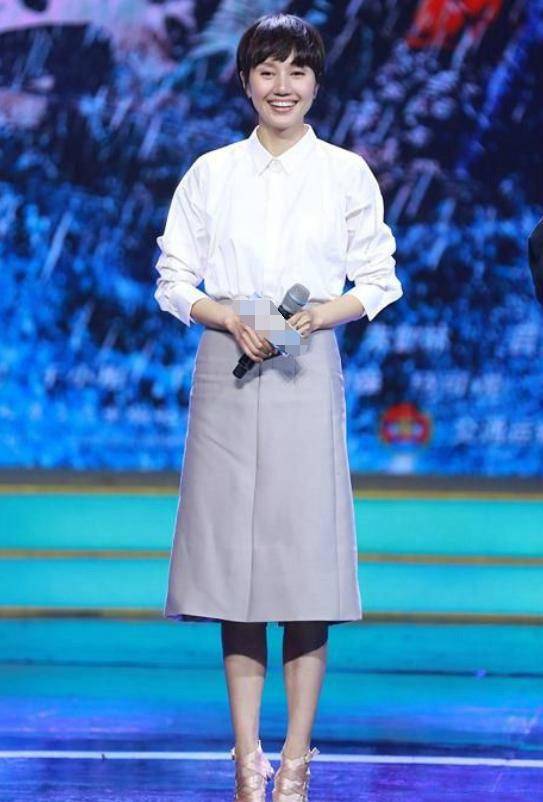 黑色|最特别的时尚冷淡风女生,41岁就看到满脸皱纹,袁泉请你慢点衰老