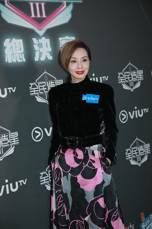 身材|别看毛舜筠年纪大了，但身材与穿搭却不输年轻人，妆容浓郁有韵味