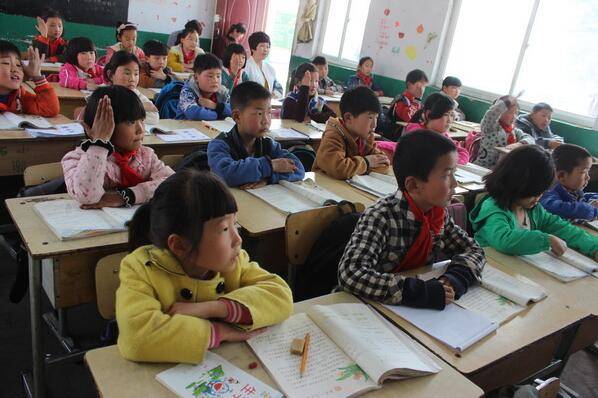 学生上课|“超前教育”带来了什么？一年级学生喊话老师：你教的我都学过了