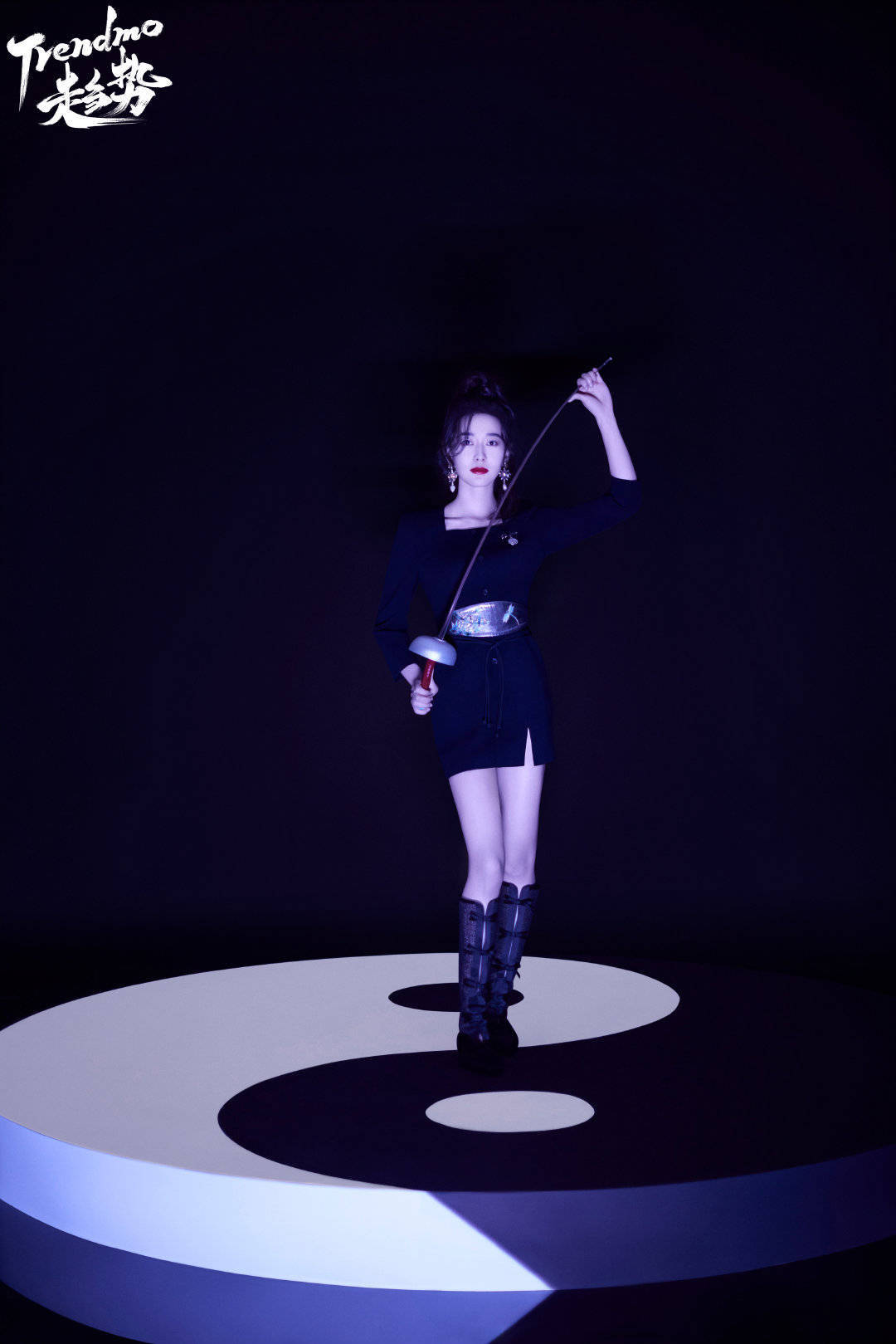 亮点|金牌剑客孙一文拍时尚大片，又美又飒有了女侠风采，气质不输明星