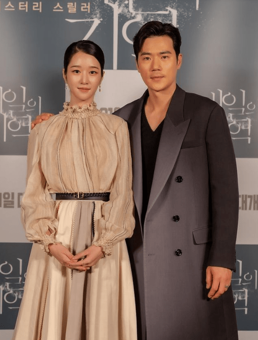 设计|“水蛇腰”徐睿知穿连衣裙,依旧遮掩不住腰细,颜值能碾压众女星