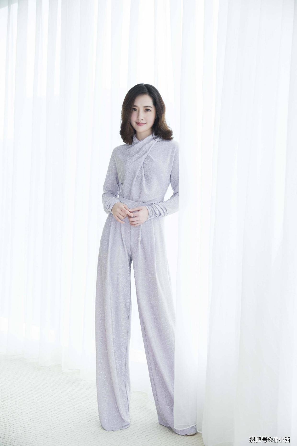 黑色|向太儿媳郭碧婷又惊艳了我，简单穿黑色抹胸裙，就美出了国际范