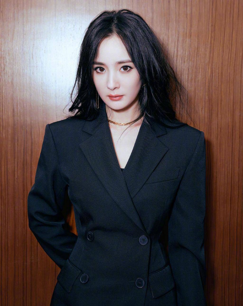 slay|杨幂、娜扎、李宇春秀场同框，春春霸气站C位，大哥范slay全场！