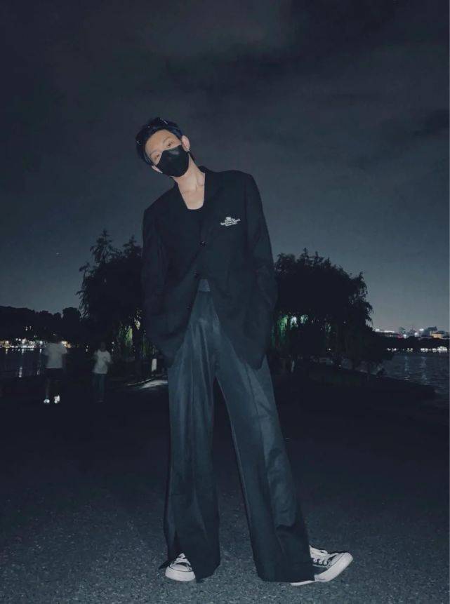 易姐|在吗,你喜欢什么类型的黑怕男孩?