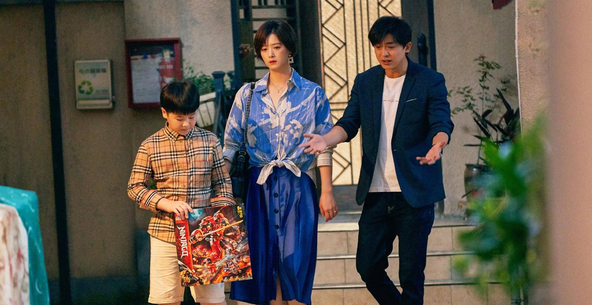 脖颈|《小舍得》蒋欣的3个穿衣雷区，骨架大的女生千万别踩，真的显胖