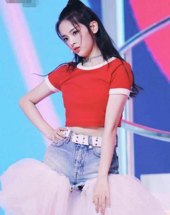 水手服|学习杨超越穿衣搭配，网友；是心动的感觉，搭配很适合借鉴！