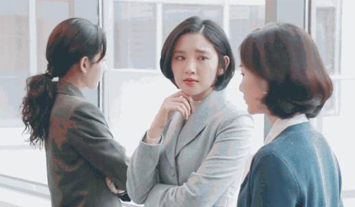 治愈|?《乔家的儿女》三丽和大嫂撞脸！90年代竟然这么穿，清秀优雅