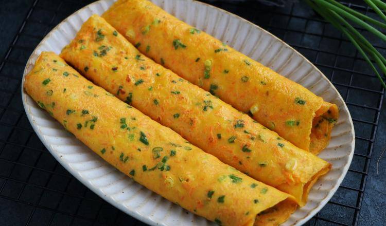 蔬菜|天热女儿最馋的早餐，手不粘面10分钟出锅，金黄柔软，上桌必光盘