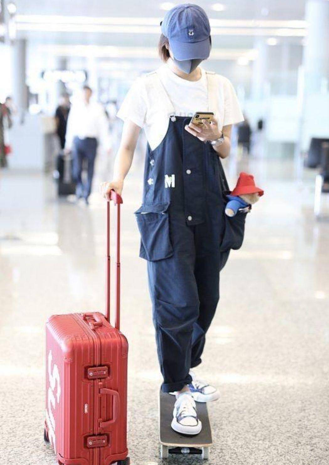 背带|王珞丹真嫩!身穿波点背带裤俏皮与可爱,37岁还充满少女感