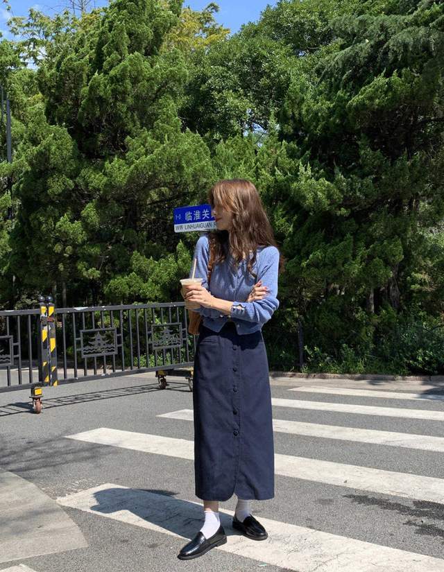 棕色|无针织衫不秋天，搭配百褶裙简约又洋气，青春活力，太好看了