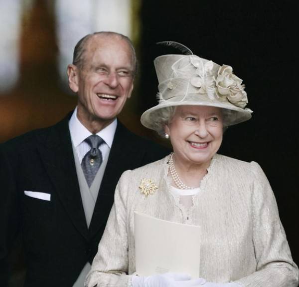 更有趣的是,在很多年前,菲利普亲王就开始筹办自己的葬礼,不仅亲自