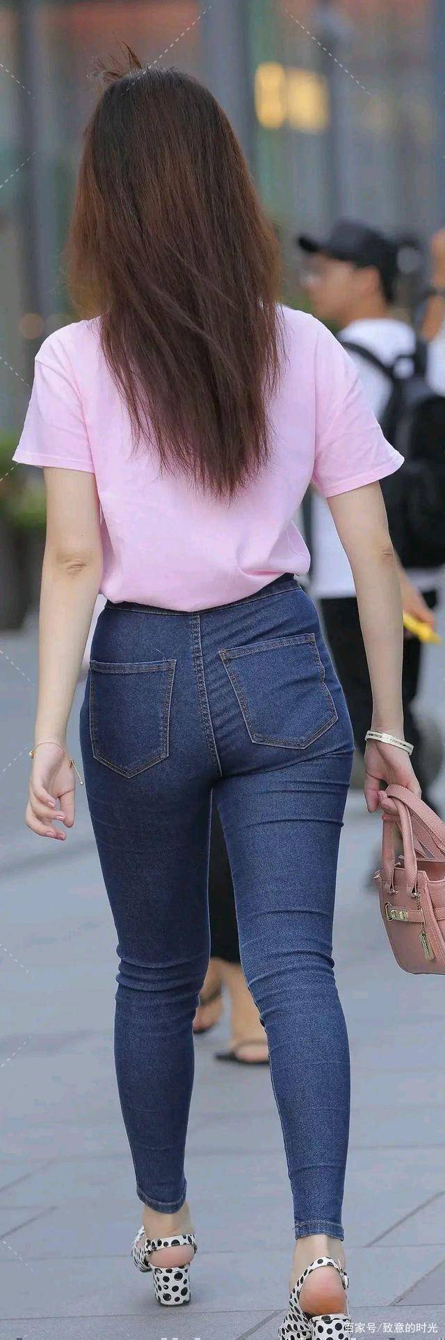 青春|酷酷装扮的瑜伽裤充满青春的时尚活力，休闲百搭又耐看，精致十足