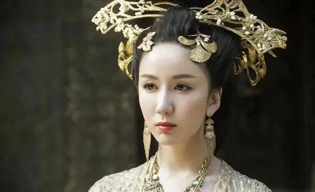 发型|她当了25年亚洲女神，换了个发型却让滤镜碎一地！