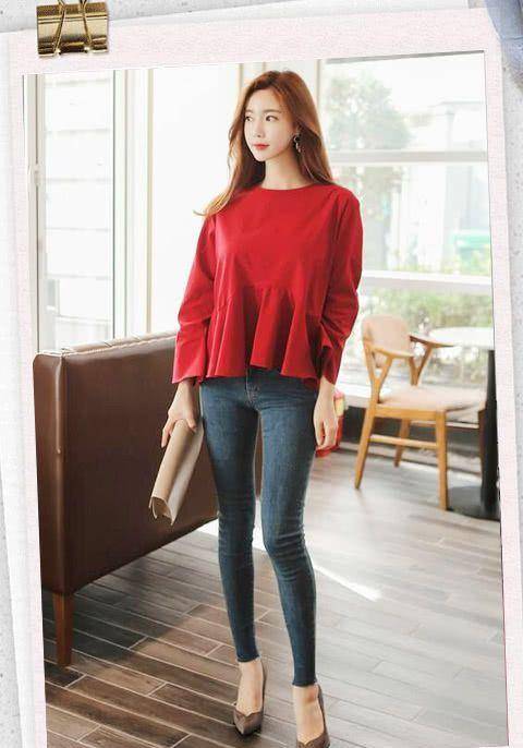 曲线|牛仔裤穿上非常的时尚，简单舒适尽显优雅气质，穿出性感女人味