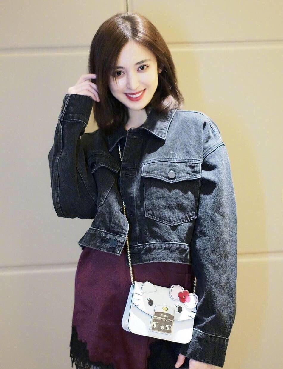 测评|女明星撞衫牛仔外套测评，秦岚的最具女人味，杨幂宋祖儿显魅力