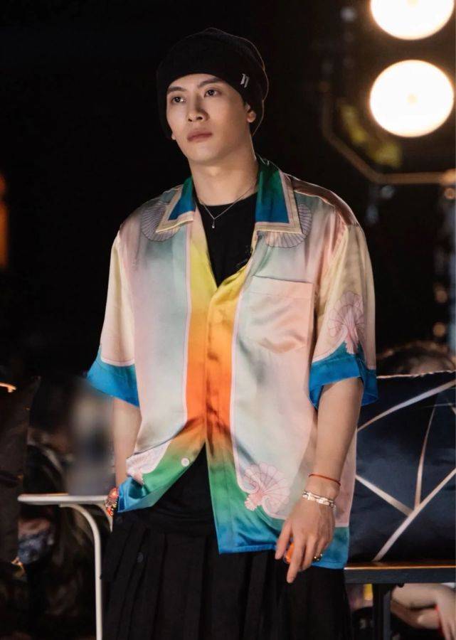 易姐|在吗,你喜欢什么类型的黑怕男孩?