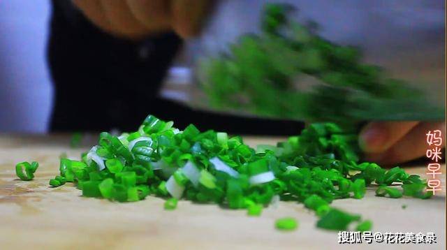 包子|早餐饼最快速的做法,筷子一搅,10分钟出锅,比包子油条还好吃