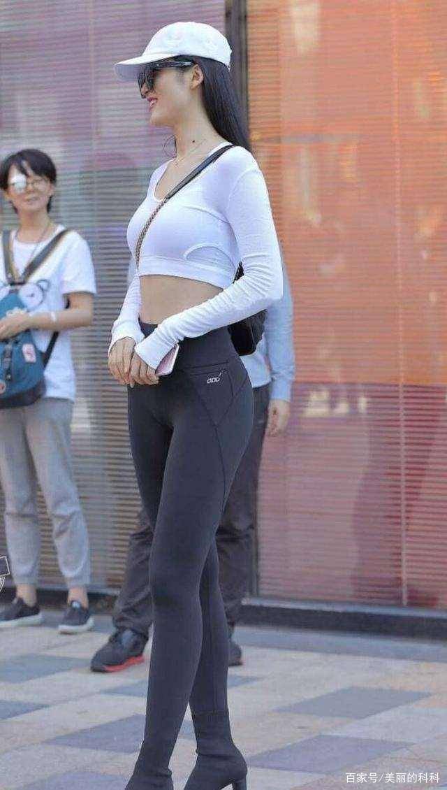 酷酷|酷酷装扮的瑜伽裤充满青春的时尚活力,气质十分出众,时尚前卫