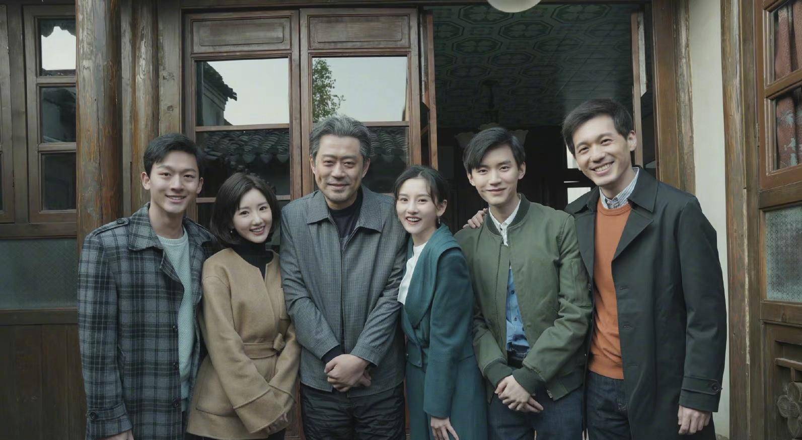 治愈|?《乔家的儿女》三丽和大嫂撞脸！90年代竟然这么穿，清秀优雅