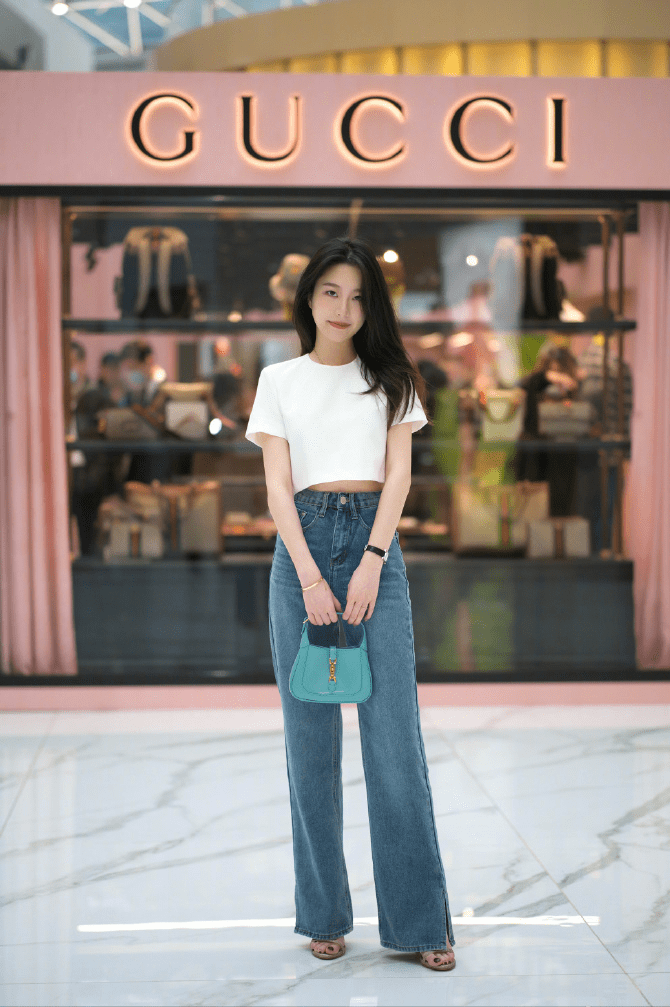 姐妹|今年流行的“牛仔裤＋鞋子”，这么穿时髦又显高，适合日常借鉴