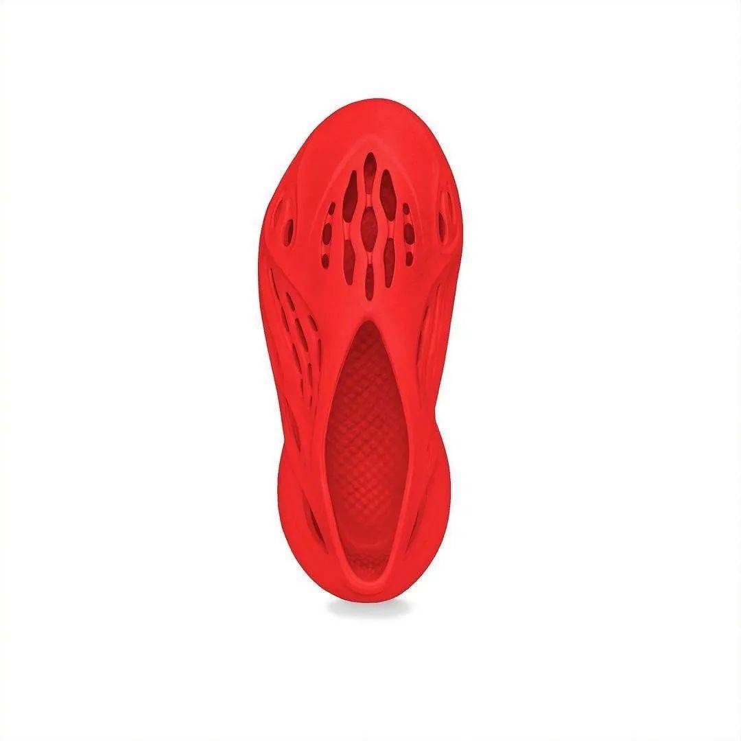 Runner|抄袭沃尔玛？YEEZY“洞洞鞋”红色十月释出！
