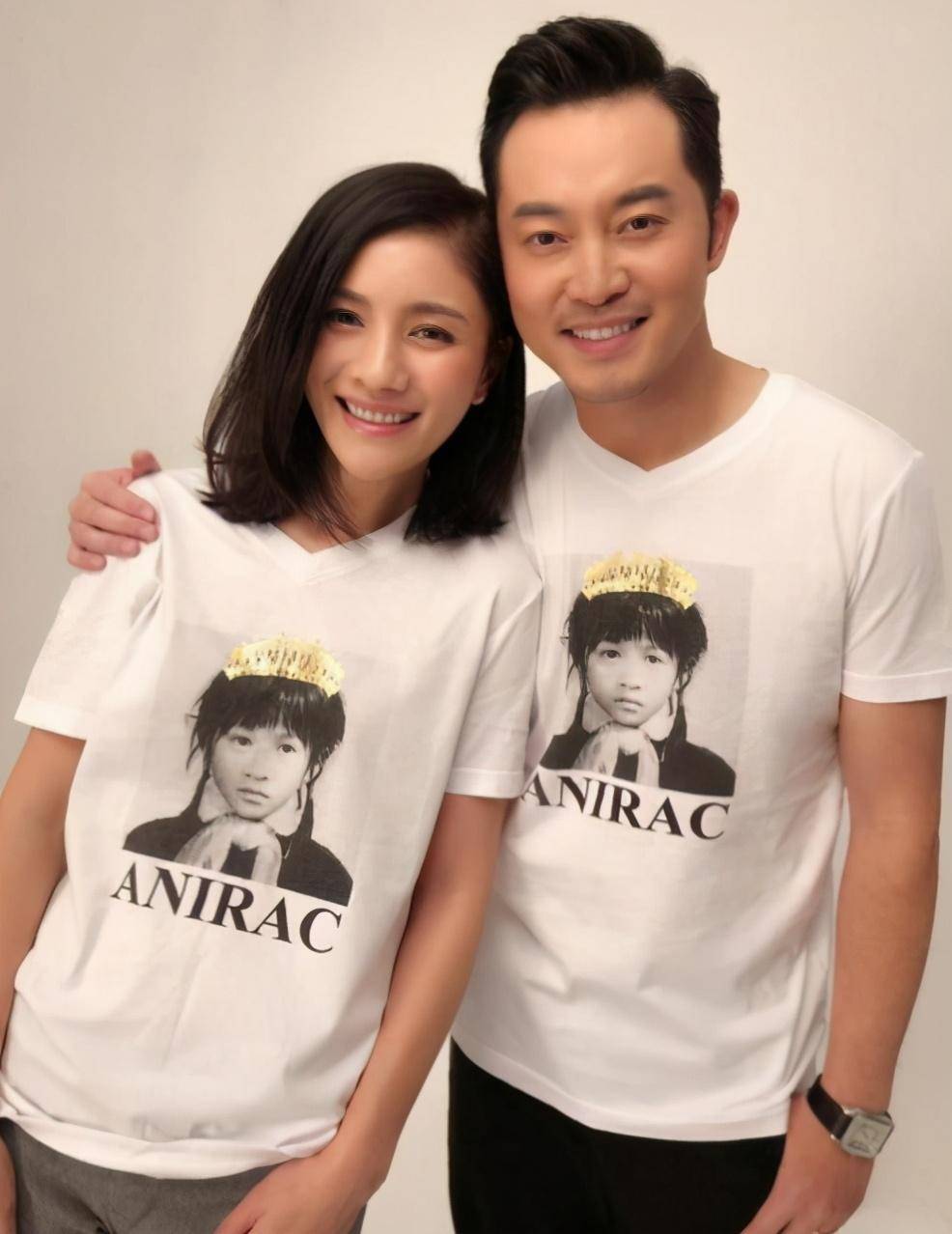 扣子|42岁沙溢扮“嫩”翻车了，回应系错扣子：过节了想年轻时尚一下