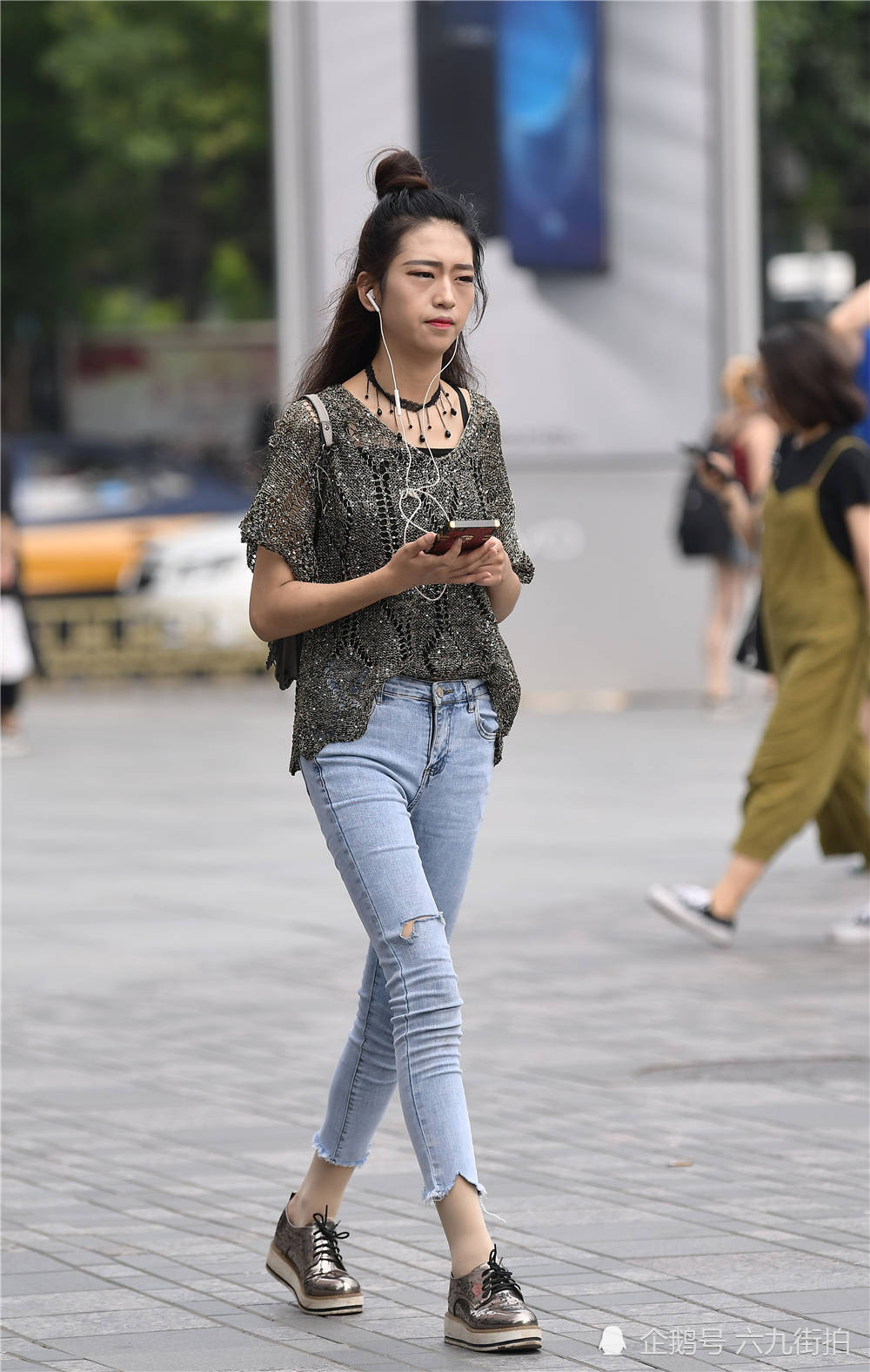 显得|九分紧身牛仔裤，苗条身材姑娘，搭配平底鞋也很时尚