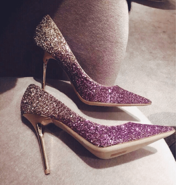 设计|快看看！谁还没几双美到爆一上脚就呲牙咧嘴的高！跟！鞋！