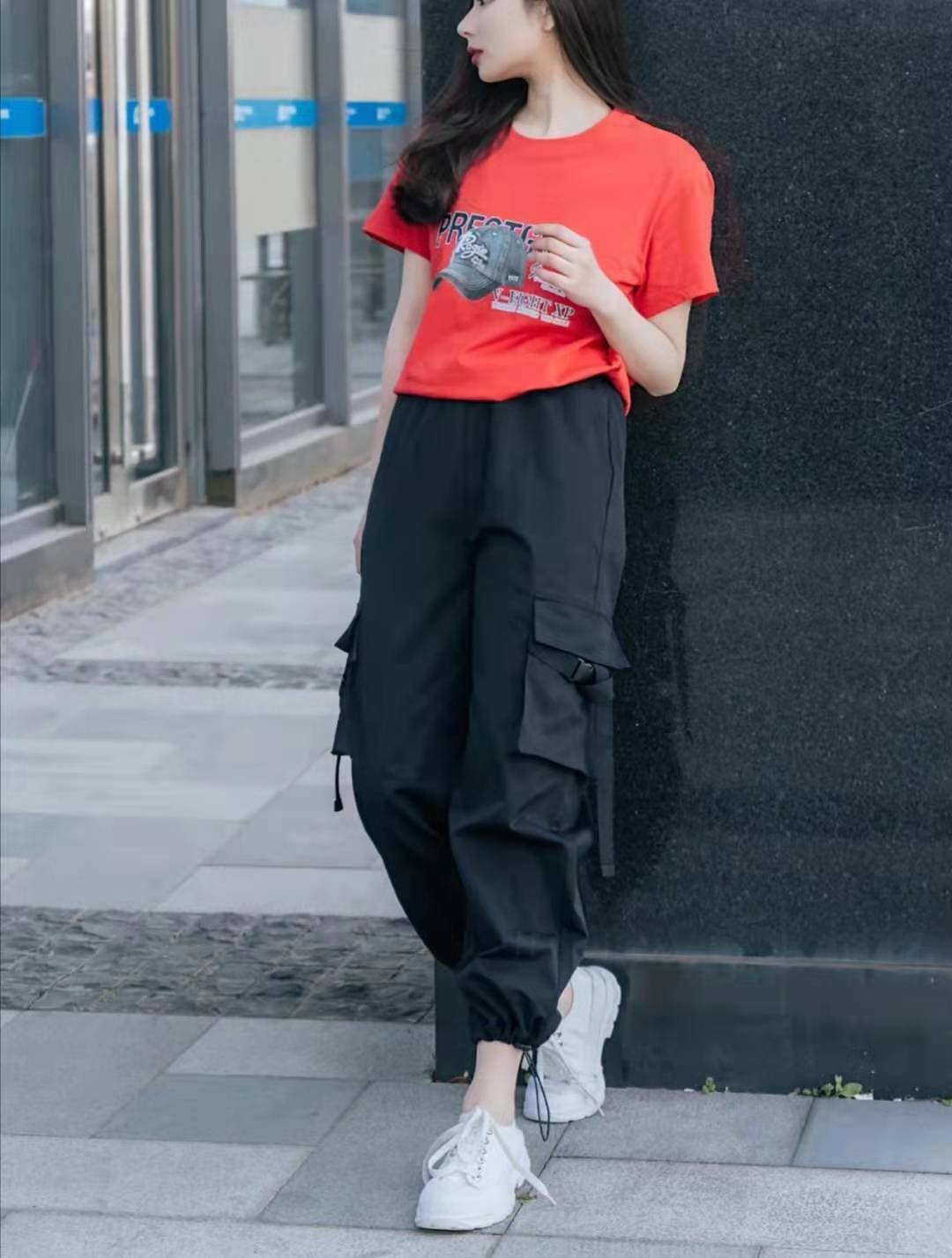 脚踝|2021不要再穿高跟鞋了！今夏“九分裤＋运动鞋”正流行！