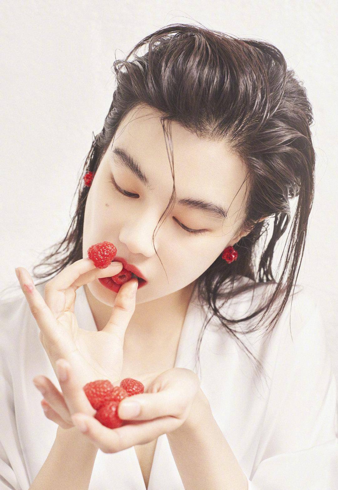 新人|陈坤旗下新人李蔓瑄,长相高级酷似“王菲”,时尚表现力让人惊艳