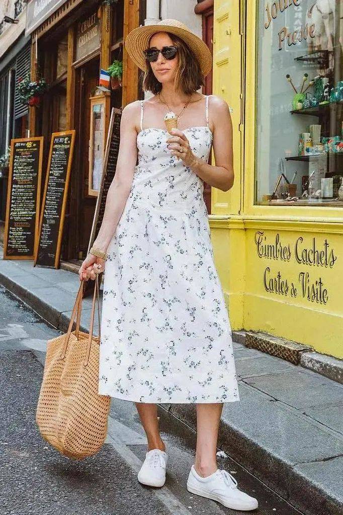 小白|今夏“裙子＋运动鞋”这样穿，就是美得不一样！